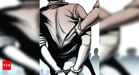Sex Racket Busted In Gurgaon Sex Racket Busted Eight Men Four Women