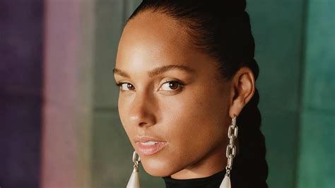 Alicia Keys In Her Memoir More Myself The Singer Reveals How She