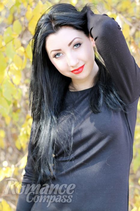 date ukraine single girl anna green eyes black hair 26 years old