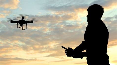 necesitas  ser piloto de drones blog emagister