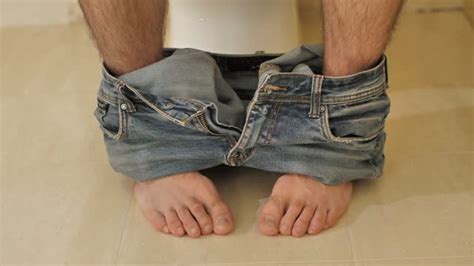 Men Urinating Lizenzfreie 4k Und Hd Stock Videos Istock