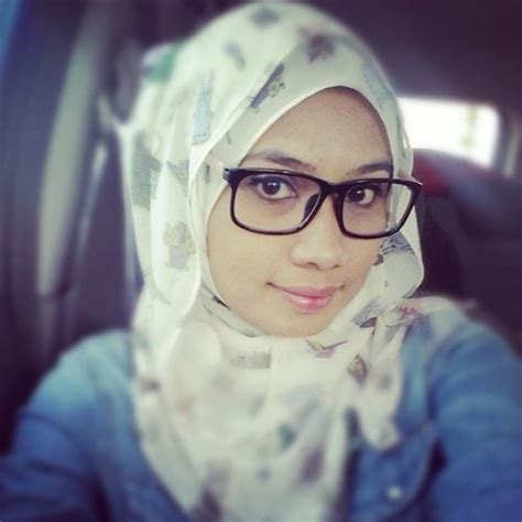 hijab with glasses 17 cool ideas to wear sunglasses with hijab