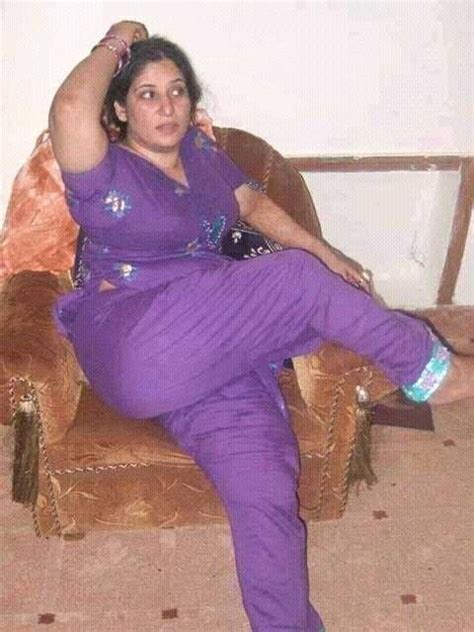 Desi Gand Beautiful Gand Photos Moti Gand Pictures In Tight Dress