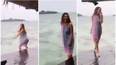 Luna Maya Liburan Di Pantai Pose Seksi Pakai Bikini Jadi Sorotan