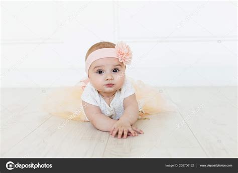 descobrir  imagem cute baby white background thpthoangvanthueduvn