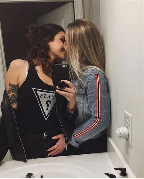 lesbians kissing cute lesbian couples cute couples goals couple