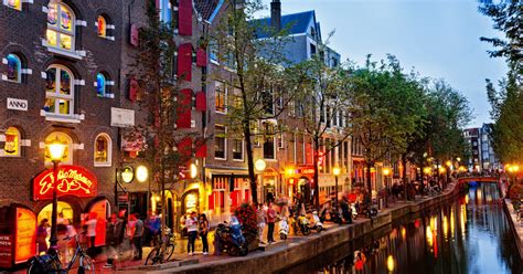 amsterdam introduces new rules for the tours along district de wallen