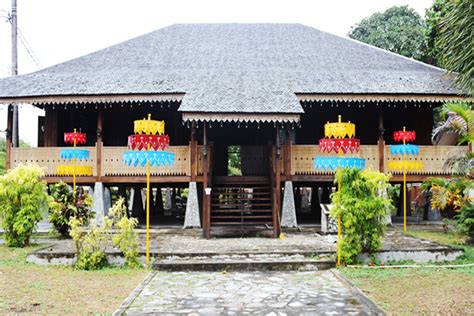 belitung traditional house  genuine tradition captured   house
