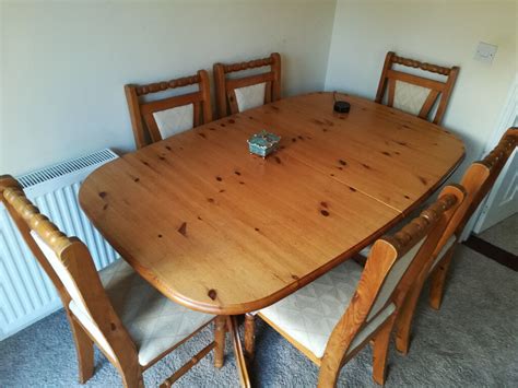 solid wood dining room table   matched chairs  malmesbury