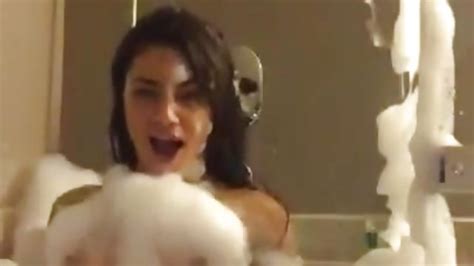 serpil banyoda eteşini söndürtüyor — sürpriz porno hd türk sex sikiş
