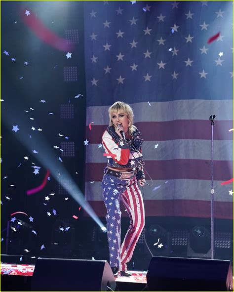Miley Cyrus Sings Party In The Usa To Kick Off Rockin Eve 2021