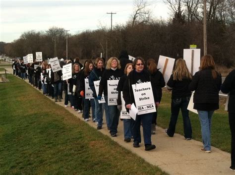 district 300 teachers begin strike today