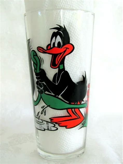 Vintage Pepe Le Pew And Daffy Duck Pepsi 1976 Looney Tunes Collector