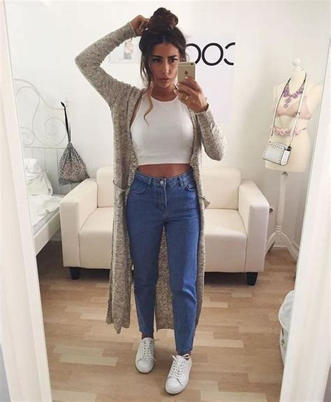 Casual Outfits With Mom Jeans Cool Back To School Outfits For 2020
