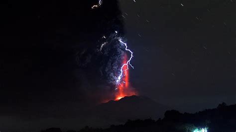 what causes volcanic lightning nerdist