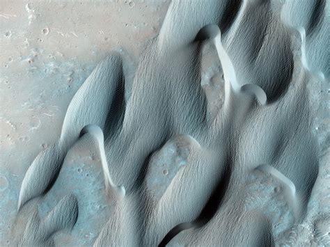 dunes   floor  herschel crater  planetary society