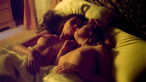 Joni Flynn And Glory Annen Nude Lesbian Scene From Felicity