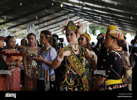 Sarawak Native Beautiful Orang Ulu Ladies In Traditional Costume