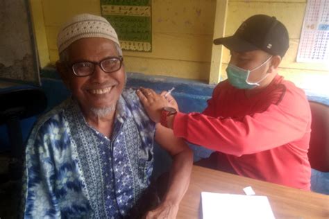 petugas pukesmas terjun langsung  desa vaksinasi tahap   desa