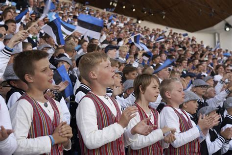 massive choir  place  estonians  find identity solace