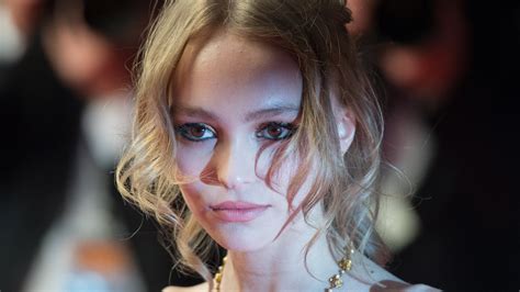Lily Rose Depp Stands Up For Her Dad Following Accusations