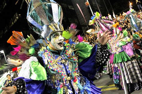 uruguay prepara su fiesta de carnaval compartida por miles de vecinos  visitantes helvecia
