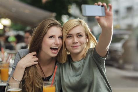 Warning Selfies Spread Head Lice Filehippo News