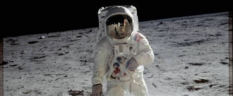 Premier Homme à Avoir Marché Sur La Lune La Russie Veut Savoir Ce Qui
