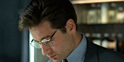 why mulder stopped wearing glasses xfiles