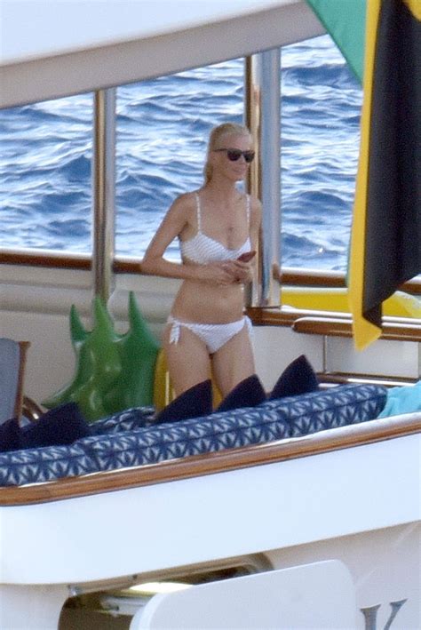 Claudia Schiffer Sexy 10 Photos Thefappening