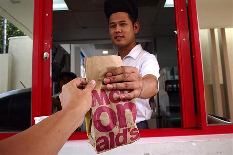 secrets  fast food worker wont   readers digest