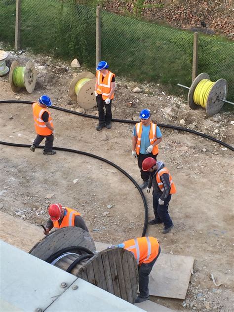 specialist cable pulling  installation team outdoor power