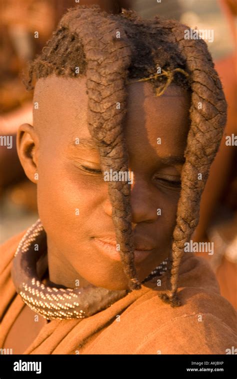 Himba Girl In The Kaokoveld Stockfotos Und Bilder Kaufen Alamy