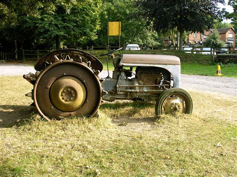 fileold tractorjpg