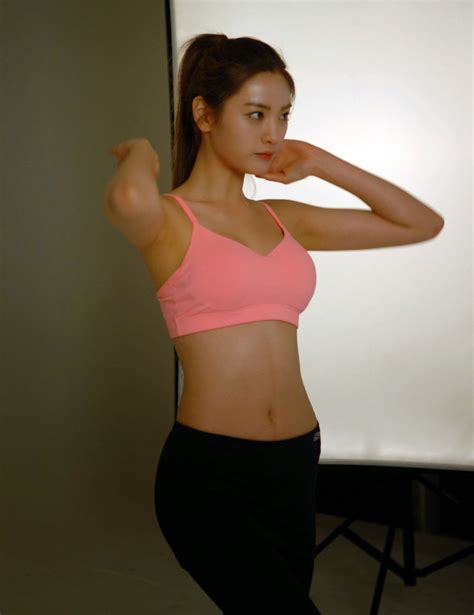 after school s nana shows off her sexy body line kpop