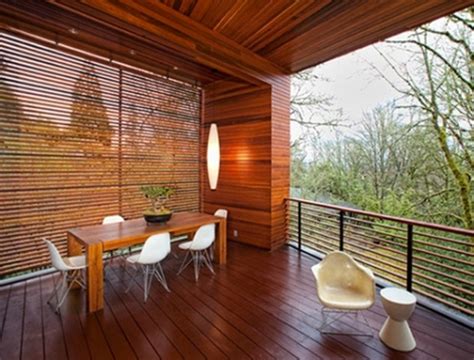 rumah minimalis sederhana  lantai  balkon kayu