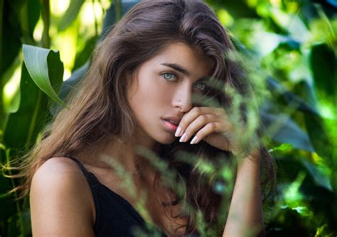 Konsep Terpopuler Brown Hair Blue Green Eyes Female Fotografi Model