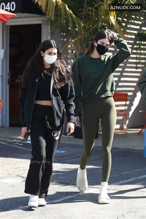 Kendall Jenner Sexy Seen In Casual Fit Stylish Clothes During Coffee