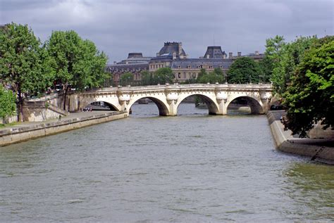 pont neuf   secrets  paris oldest bridge french moments
