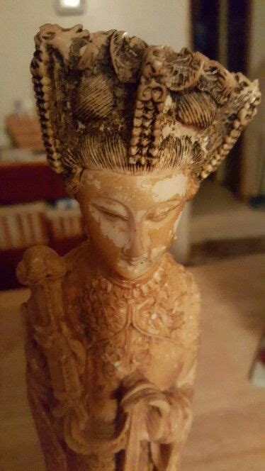 dose anyone know what she is ancient history greek statue statue