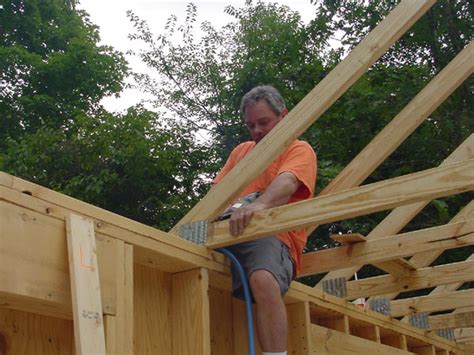 installing  roof trusses  sheathing