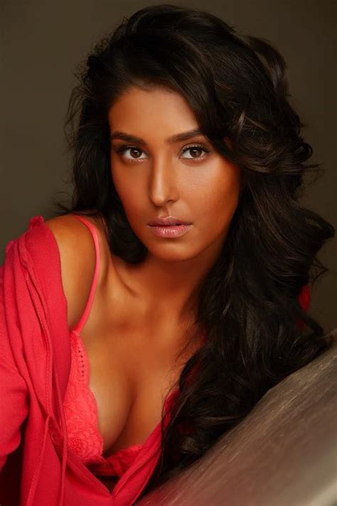 Miss World Navneet Kaur Dhillon Hot Pics Bikini Saree Images