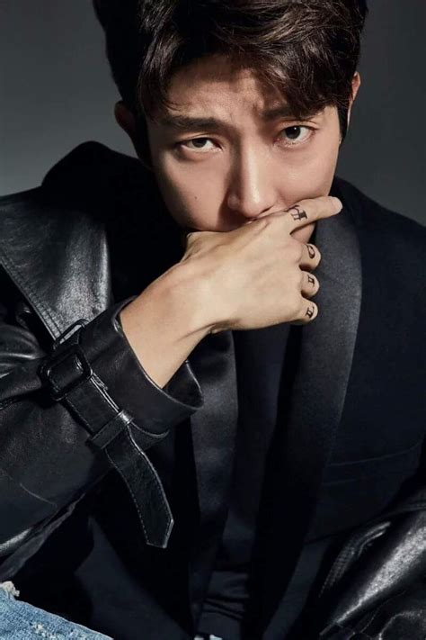 top 10 most popular and handsome korean drama actors lee
