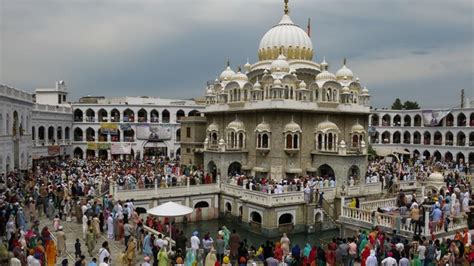 indian sikhs celebrate baisakhi at shrine in pakistan