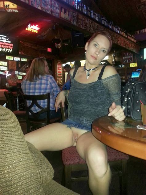 restaurant nude shesfreaky