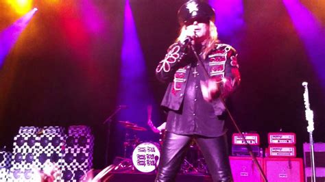 Milf Vicky Vette Waches Cheap Trick Perform He S A Whore In Orlando