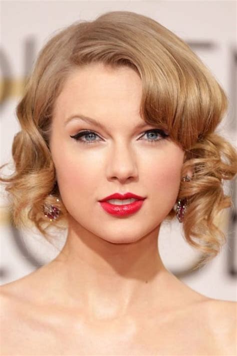 glamorous curly hairstyles  taylor swift sported