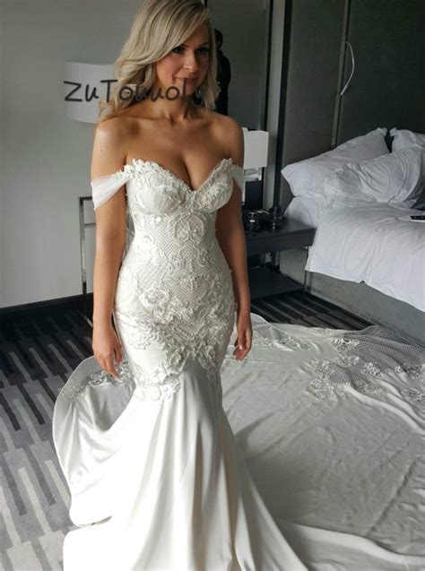 Fitted Mermaid Wedding Dress Off The Shoulder Appliques Lace Cathedral