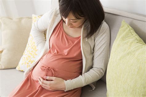 【医療監修】妊娠36週目から臨月！胎児は成熟し胎動が減少、妊婦健診は週1回に [ママリ]