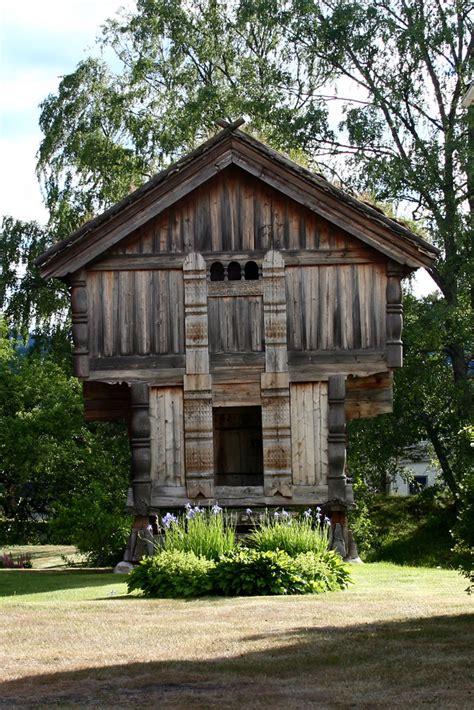 wooden barn  traditionally styled wooden barn built  pi flickr